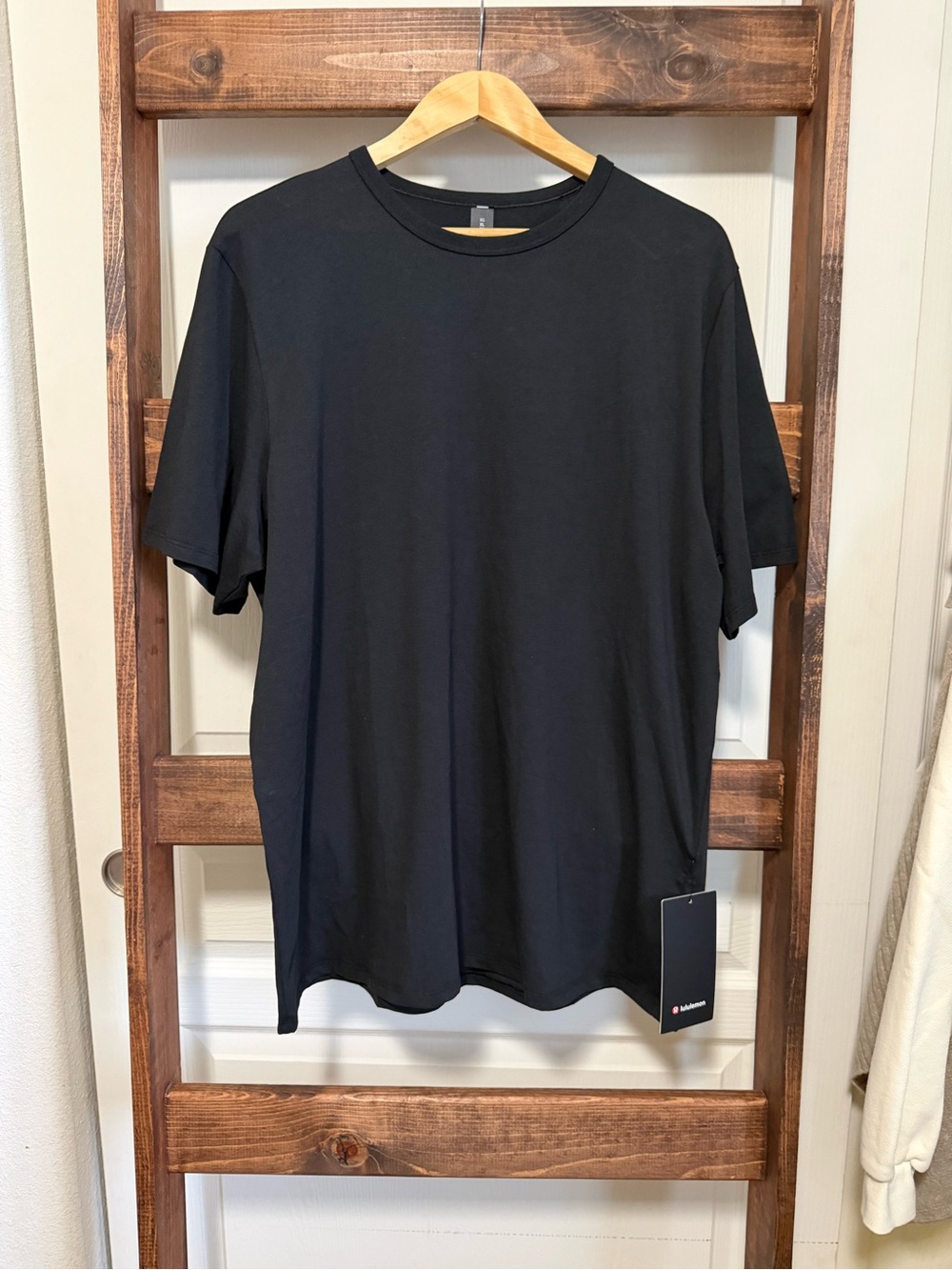 lululemon athletica Men's Black Short Sleeve Crew